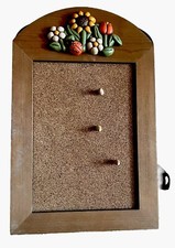 Lavagna Thun Fiori Coccinella in sughero legno Thun. Dimensioni: cm. 40x 26.