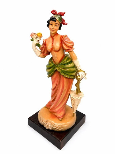 Statua vintage donna elegante