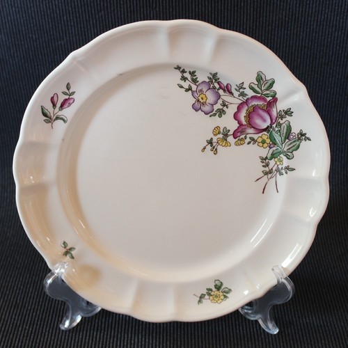 Dinner plate with floral motif - floral,