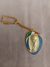 Portachiavi FIFA - ESPANA 82 ITALIA  CAMPIONE MONDO-distintivo BERTONI (3827)