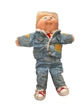 Bambola bionda piatta toppa