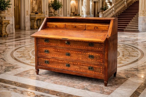 Antico cassettone con - , ribalta