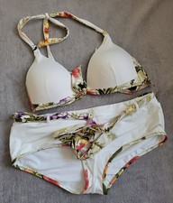 Bikini bianco con fantasia