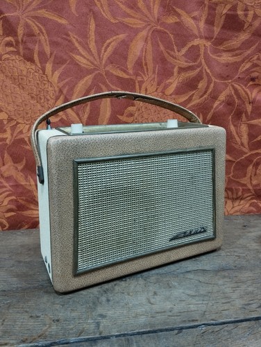 Vecchia radio transistor - a,