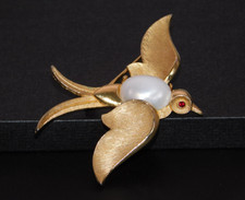 Spilla vintage corona TRIFARI