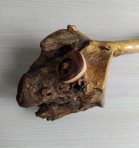 Anello legno fatto mano - in, a