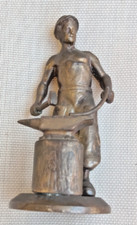 Scultura in bronzo dorato FABBRO CON MARTELLO E INCUDINE statua vintage