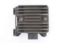 Regolatore raddrizzatore di