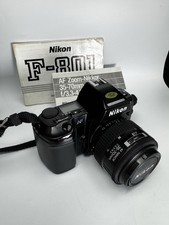 Nikon F-801 con obiettivo AF