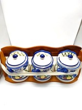 Portaspezie in ceramica con supporto in legno – Caffè, Sale, Zucchero