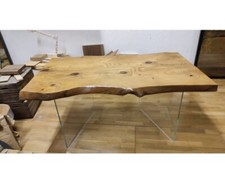 TAVOLO CON GAMBE IN VETRO E