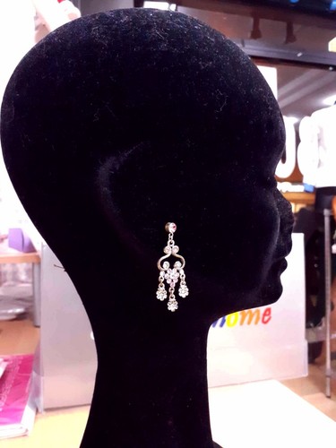 Orecchini pendenti rosa