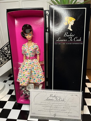 Barbie learns cook brunette - cook,