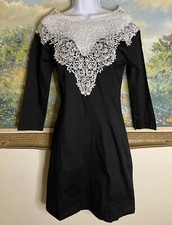 NUOVO ABITO NERO ALMATRICHI MADRID SPAGNA CON PETTO RICAMATO BIANCO 34