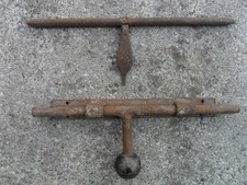 LOTTO DI DUE ANTICHI CATENACCIO CHIAVISTELLO IN FERRO FORGIATO BATTUTO A MANO