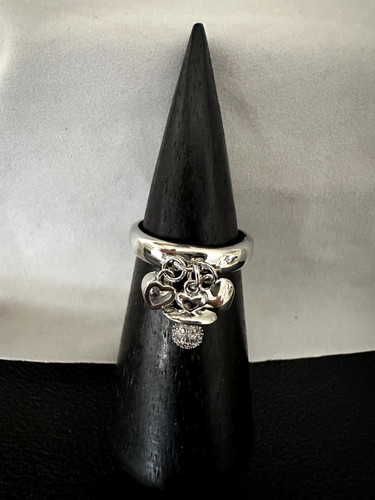 Anello regolabile con ciondolo