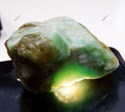 Pietra preziosa grezza sfusa