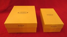 Tod’s: 2 scatole vuote per scarpe, in cartone rigido di colore giallo senape.