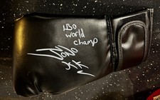 Guantone da boxe firmato Jono