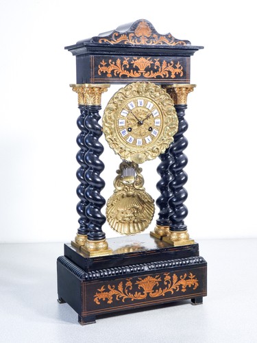 Antico orologio a - ⚜️,