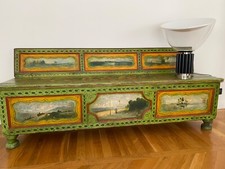 cassapanca antica dell’800 dipinta. Buone condizioni. Lunghezza: cm 220-250 c.a.