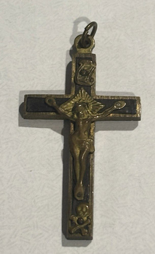 Antico ciondolo crocifisso
