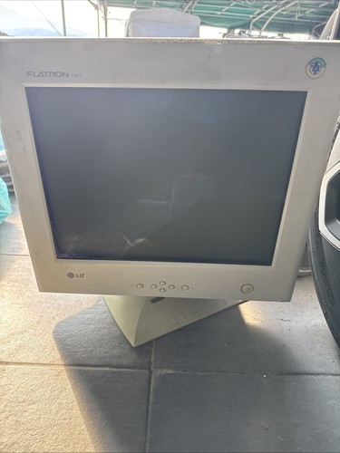 Flatron 775ft monitor - 775ft, crt