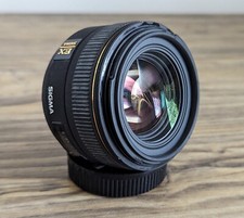 SIGMA 30 mm f/1.4 EX DC hsm