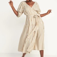 Abito midi nuovo con etichette