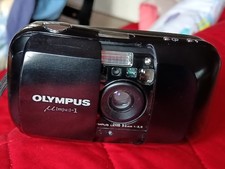 Fotocamera OLYMPUS analogica automatica compatta. Obiettivo 35 mm