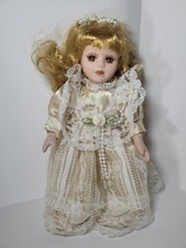 bambola di porcellana da collezione