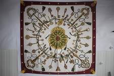 HERMES Foulard soie Les Clefs