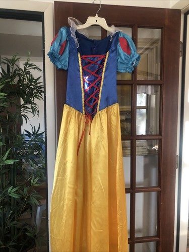 Costume classico bianco neve