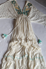 Abito maxi caftano bianco boho ricamato floreale dettaglio nappa 100% viscosa