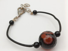 BRACCIALETTO CON SFERA MULTISFACCETTATA DI AGATA O CALCEDONIO MARRONE