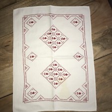 Centro tavolo ricamo fatto a