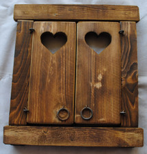 Finestra in legno con grata in ferro battuto e scuri traforati -C-