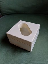 Makio Hasuike contenitore