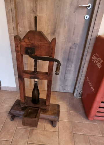 Imbottigliatrice tappi - tappi, in