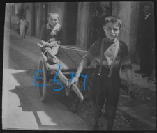 Photo CANNOBIO BOY PULLING A