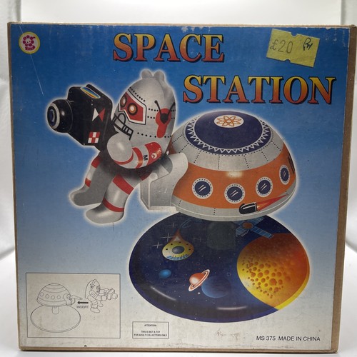 Retro space station giocattolo - retro,