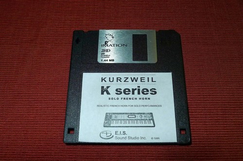 Floppy with french horn corno - with,