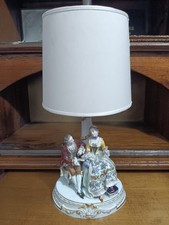 ANTICA PORCELLANA CAPODIMONTE DA TAVOLO LAMPADA NON ELE - 2 PERSONAGGI