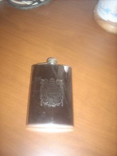 fiaschetta per liquore in acciaio   con disegno stemma