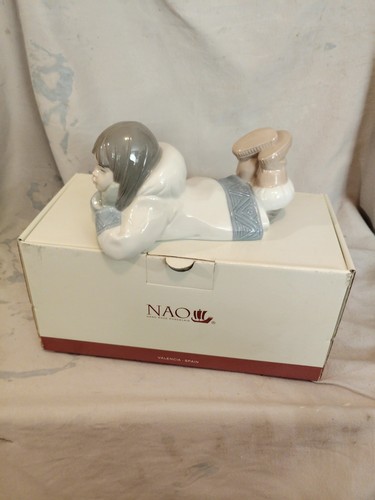 Lladro nao dreaming the ice - nao,
