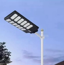 Lampione Stradale LED 2000W con Pannello Solare  Telecomando Crepuscolare 2025