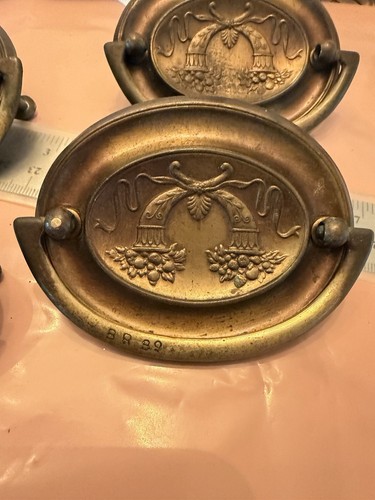 Comò antico vittoriano ornato