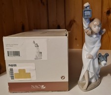 Nao by Lladro Ragazza con