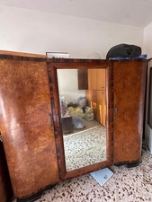 armadio  antico, in buone condizioni completo di sportello e specchio