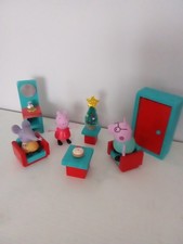 Salottino In Legno Con 3 Personaggi Di Peppa Pig In Miniatura Nuovo